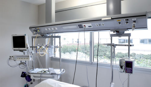 Ceiling-mounted supply beam system - BS 930 - BIOLUME  - intensive care / with shelves
