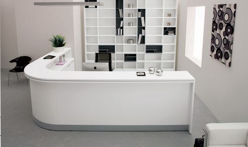 Angled desk - Favero Health Projects - reception