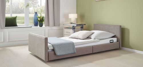 Nursing home bed - Tereno - Stiegelmeyer GmbH & Co. KG - electric / height-adjustable / ultra-low