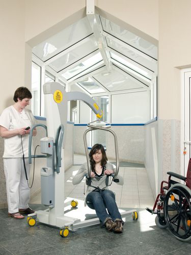 Electric patient lift - 2600 (Victor)  - Handi-Move - on casters / emergency / for bathtub