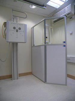 X-ray radiation shielding screen - envirotect - floor-mounted / with window