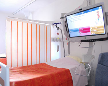 Wall-mounted hospital screen - MEDICASCREEN WALL-IT® - Medicascreen - folding / with curtain
