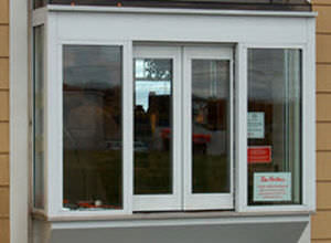 Laboratory window - Drive-Thru - Horton Doors - hospital / sliding / automatic