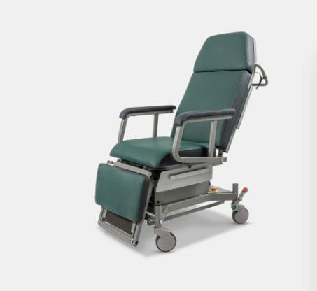 Chair with armrests - Vitamo - TEKVOR CARE - on casters / with high backrest / with footrest