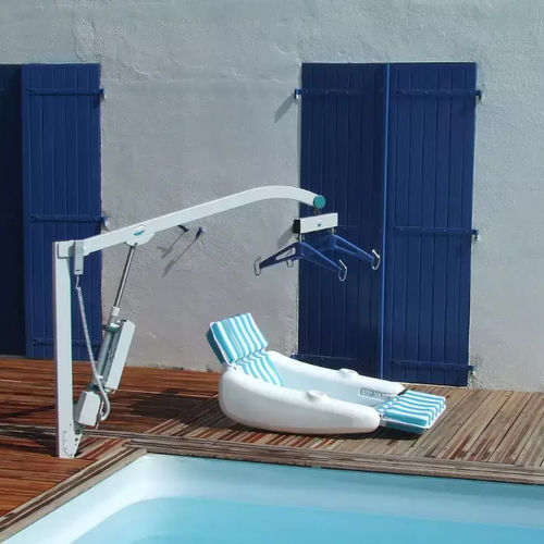 Battery-operated patient lift - Aqualev - FRANCE REVAL - floor-mounted / pole-mounted / pool
