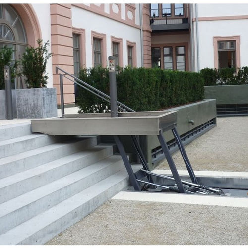Wheelchair lifting platform - ATC  - Högg Liftsysteme - staircase-mounted