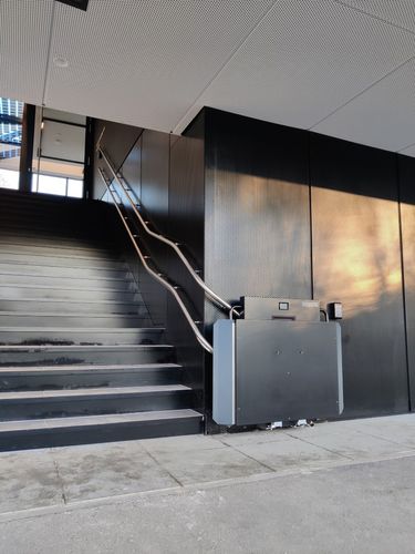 Wheelchair lifting platform - GTLE - Högg Liftsysteme - staircase-mounted