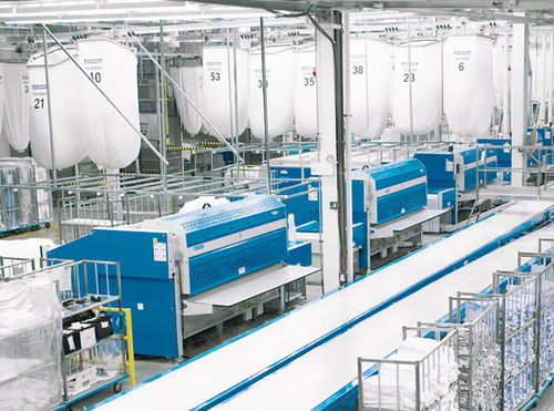 Floor-mounted blanket folder - Jensen-Group - with stacking system