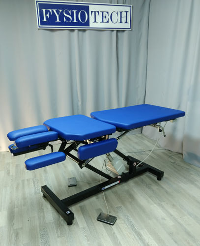 Physiotherapy examination table - Treat® 2 - Fysiotech - electric / 3-section / blue