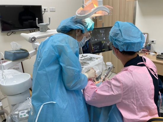"IRIS 4D implant navigation system”