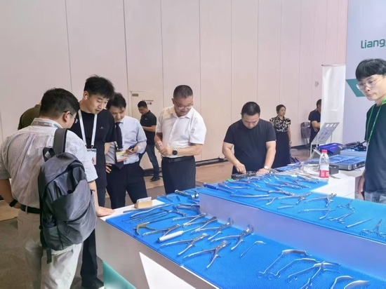 Shandong LiangYi shines at CAOS2025 Physician Annual Conference I to create a new future of orthopedic care
