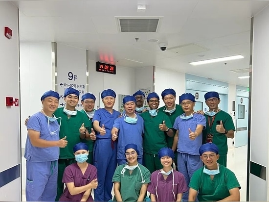 Nick from YigaoMed with surgeons