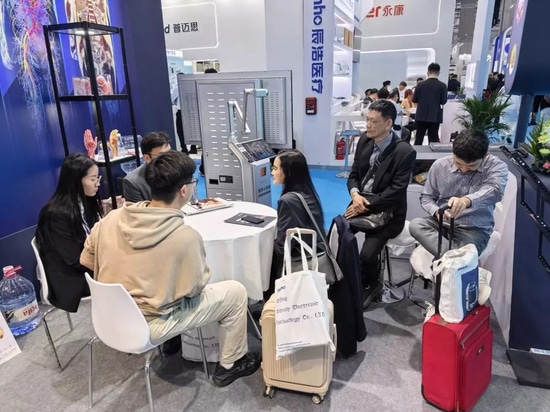 At the exhibition site, the Digihuman Technology booth drew large crowds.
