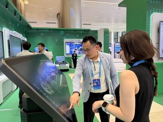 Shandong Digihuman Technology made a remarkable presence at this grand event. Its high-definition virtual dissection table system stood out prominently in the digital education achievements exhibit...