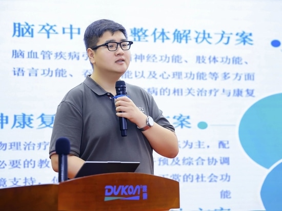 Li Zhichao, Deputy General Manager of Dukon Medical, delivered a speech