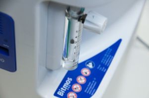 医療用酸素濃縮器 - oxy 5000 - Bitmos GmbH - キャスター付き