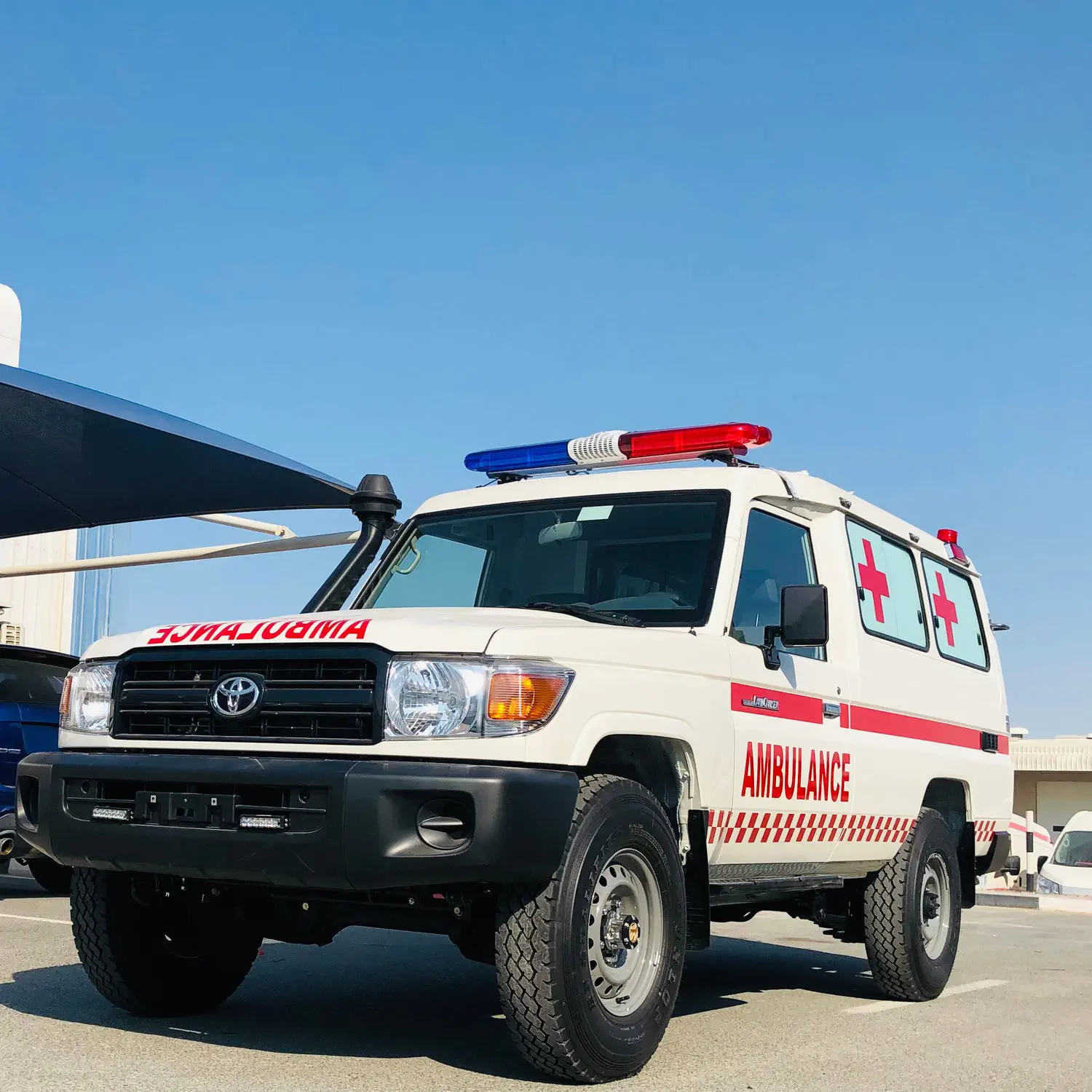 救急車2 1959 キャデラック救急車 1:18 レッド & ホワイト 18001 1/18