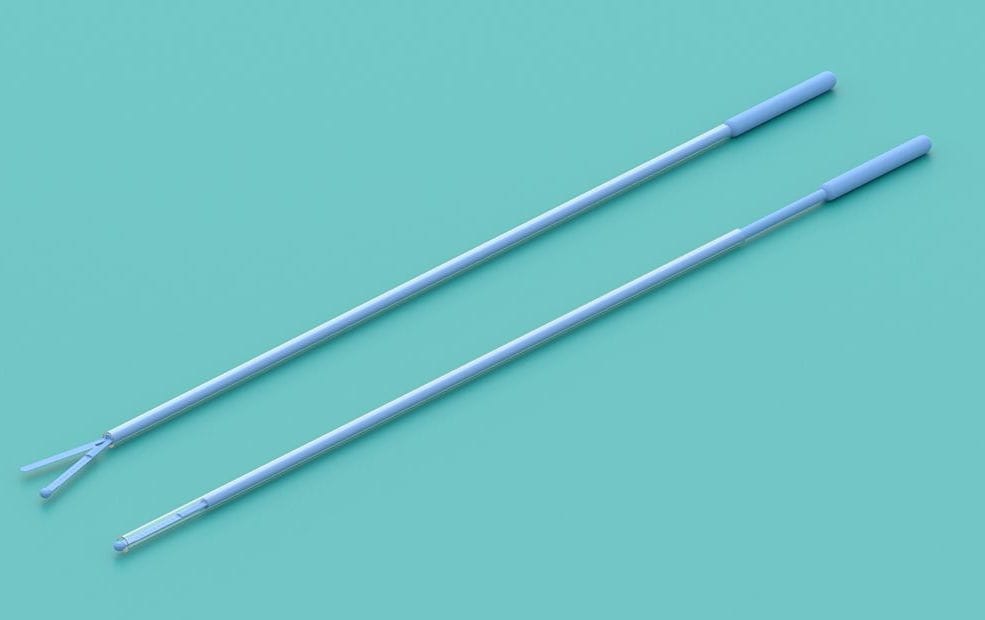 子宮内膜生検に関連するリスクは何ですか?