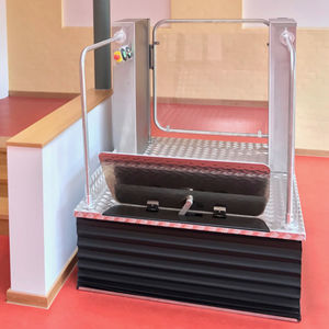 車椅子用昇降式プラットホーム