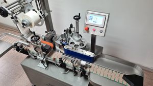 自動ラベル貼付機