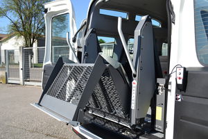 車椅子用昇降式プラットホーム