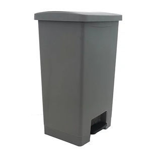 プラスチック製ゴミ箱