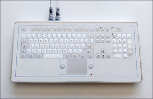 タッチパッド付きキーボード