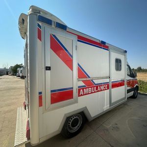 集中治療用救急車 1