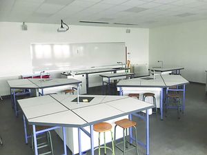 流し付き実験台 1