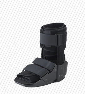 短い歩行用ブーツ