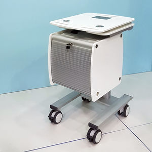 医療用コンピュータ用台車