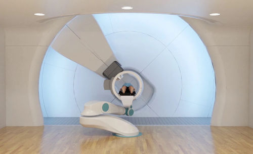 ロボット化した位置決めテーブル付き陽子線治療用サイクロトロン - SC360 - Provision Healthcare - 内蔵CTスキャナー付き / PETスキャナー内蔵
