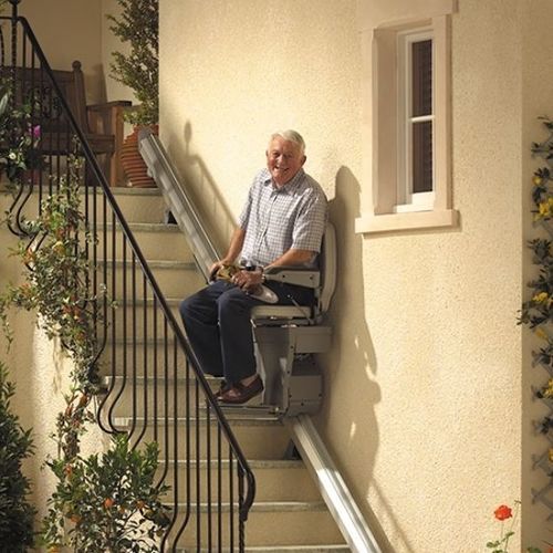 屋外用階段昇降装置 - Outdoor - Stannah Stairlifts - 人間 / アームチェアータイプ / 折りたたみ式