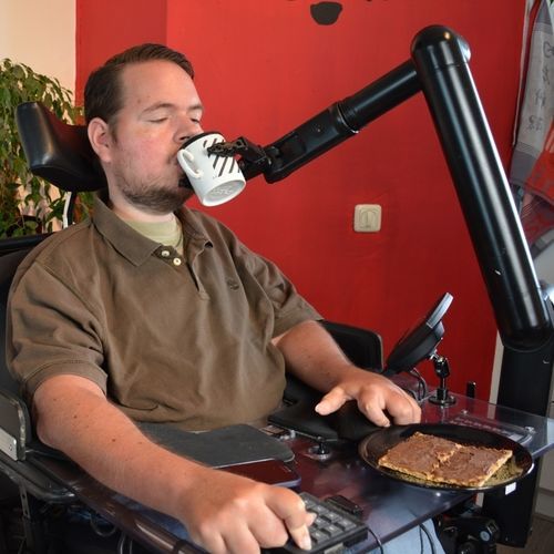 補助用ロボットアーム - iARM - Assistive Innovations B.V. - 栄養摂取 / 車椅子用 / 関節付き
