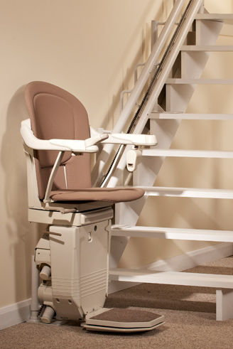 折りたたみ式階段昇降装置 - BS101 - Bespoke Stairlifts - アームチェアータイプ