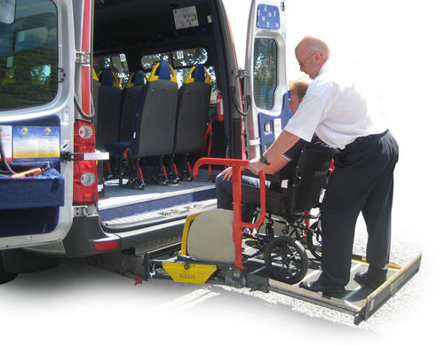車椅子用昇降式プラットホーム - Access™ Mini-bus Cassette  - Mobility Networks - 車載