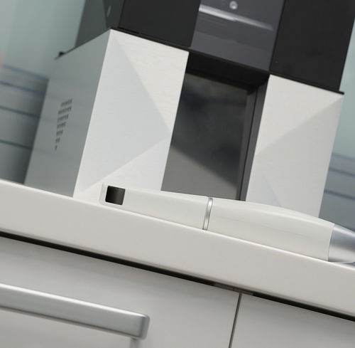 歯科用3Dプリンター - Clinic Bundle (IOS + 3D Printer + CAD Platform) - VOXELTEK - アームチェア上