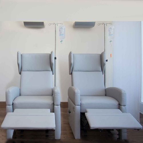 電動式化学療法アームチェア - VIANDOpflege&reg; - KRANICHConcept GmbH - 3セクション / 調整可能背もたれ