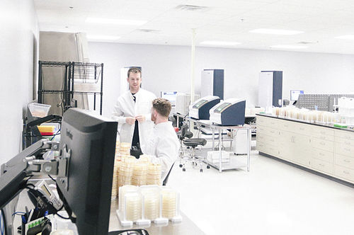 MALDI-TOF自動細菌同定検査装置 - AccuPRO-ID®  - Charles River Laboratories