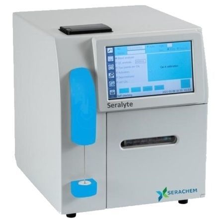 自動電解質分析装置 - Seralyte - Serachem Diagnostic India Pvt LTD - 人間