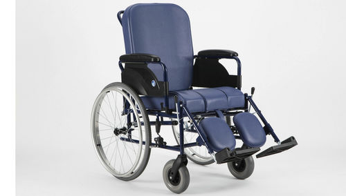 肘掛け付きトイレチェア - 9300 - Vermeiren Medical Equipment - フットレスト付き