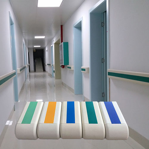 医療施設用グラブバー - Changzhou Zhongtian Fire-proof Decorative Sheets Co., Ltd. - 壁取り付け式 / プラスチック製 / 横型