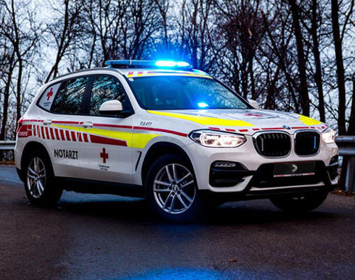 救急車 - BMW X3 - Dlouhy