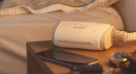 自宅療養用人工呼吸器 - AirMini™ - ResMed Europe - 睡眠時無