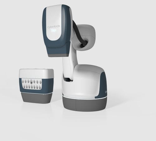 定位的放射線治療直線加速装置 - CyberKnife® - Accuray - ロボット化した位置決めテーブル付き / 多軸ロボットアーム付き