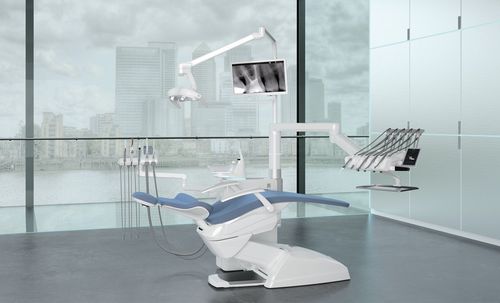 椅子付き歯科ユニット - S320TR - Stern Weber - フレキシブル ヘッドレスト付き / モニター付き / 衛生システム付き