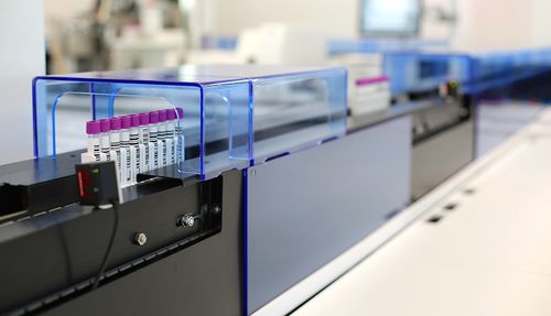 血液分析装置用研究室用オートマトン - Yumizen T6000 - HORIBA/堀場製作所 - コンベア付き