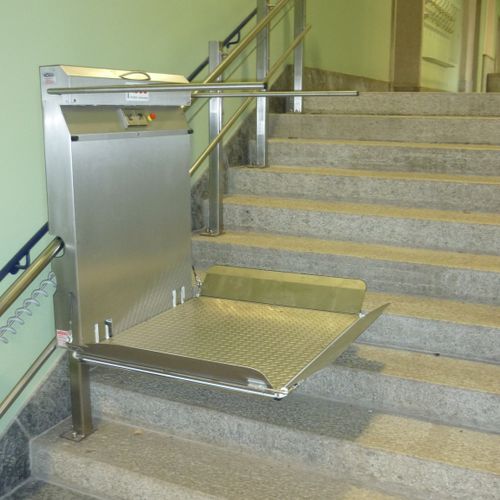 車椅子用昇降式プラットホーム - GTL20  - Högg Liftsysteme - 階段取り付け式