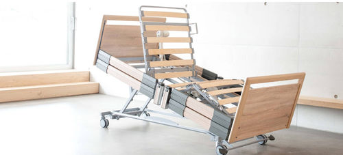 病院用ベッド - practico 25|80 plus - Hermann Bock GmbH Pflegebetten und Objekteinrichtung  - 電動式 / 高さが低い / キャスター付き