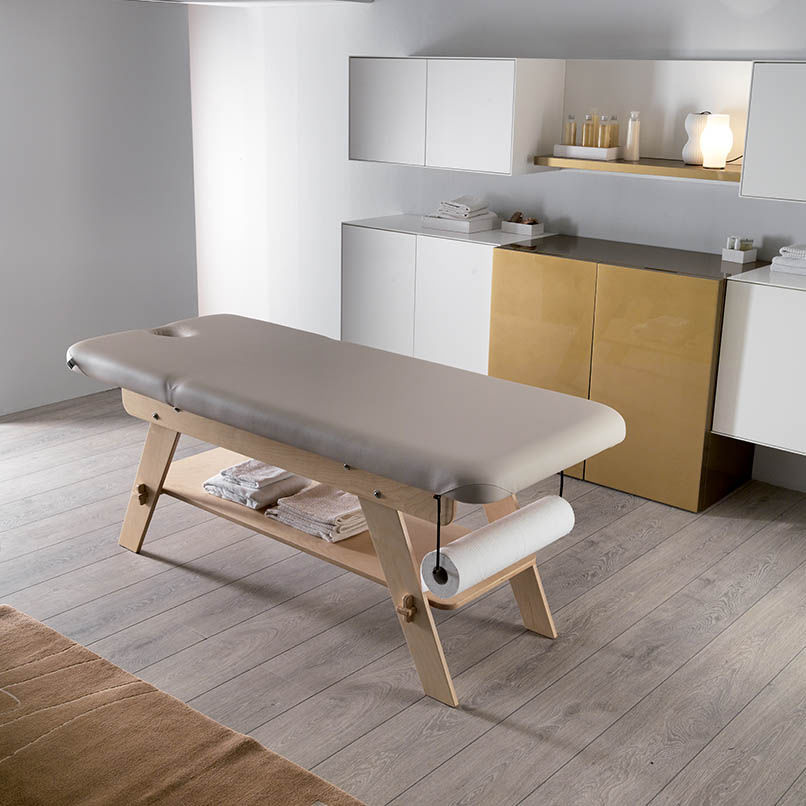 Mesa de massagem manual Sowelle LEMI Group com rodízios / não